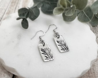 Boucles d’oreilles à branches florales - Bijoux inspirés du jardin - Boucles d’oreilles Flower Dangle - Bijoux botaniques - Magnolia avec feuilles