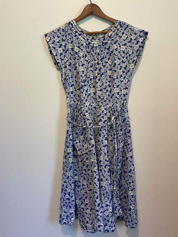 Blue and white floral summer wrap dress S