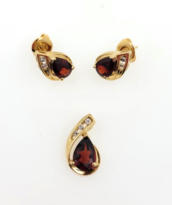 1980s Handmade 10K Yellow Gold Pear Garnet & Diamo