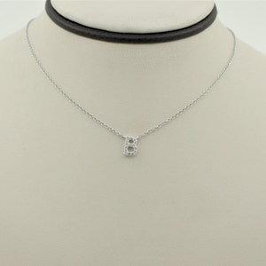 Lindo colar minimalista delicado com pingente de letra B em ouro branco maciço 14K com corte redondo e diamantes naturais em corrente de elos ajustável