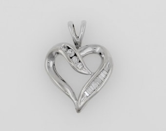 Vintage 1970s Handmade 10K Solid White Gold Natural Diamond Heart Shaped Pendant