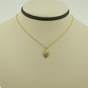 Gorgeous Handmade 14K Solid Yellow Gold Round Cut Natural Diamond Dainty Tiny Leaf Pendant Minimalist Necklace