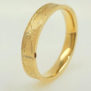 Vintage 1970s Handmade 14K Solid Yellow Gold Diamond Cut Flower Bangle Bracelet