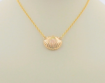 Vintage 1960s Handmade 14K Solid Yellow Gold Clam Shell Necklace. 14K Solid Gold Sea Shell Necklace. Beach Necklace. Tropical Necklace