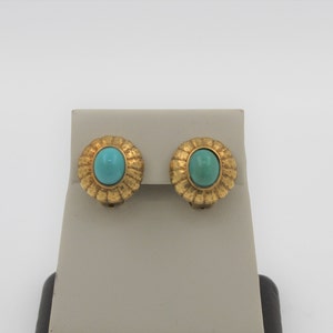 Vintage 1940s Handmade 18K Yellow Gold Turquoise Earrings. Lever Back Earrings. Omega Closure Earrings.