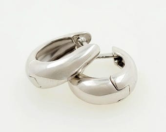 Hermosos aretes tipo aro de oro blanco macizo de 18 quilates hechos a mano. ¡ITALIA!
