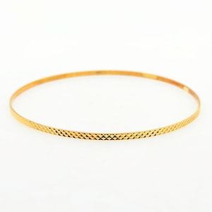 Beautiful Vintage 1980's Solid 18k Yellow Gold Diamond Cut Bangle Bracelet