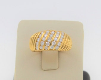 Vintage 1960s Handmade Solid 18K Yellow Gold Natural Diamonds Ring
