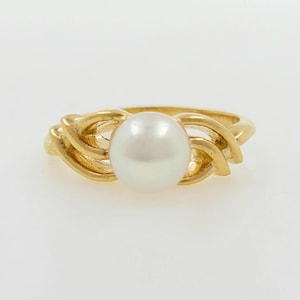 Vintage 1980s Handmade 14K Yellow Gold Real South Sea Pearl Fashion Ring. June Birthstone