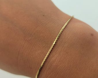 Piękna, ręcznie wykonana bransoletka z 14-karatowego żółtego złota z lat 80. w stylu vintage z łańcuszkiem serpentynowym. Minimalistyczna, delikatna bransoletka ze złota.