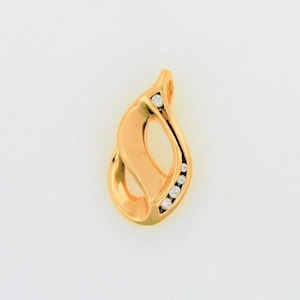 Vintage 1960s Handmade 14K Yellow Gold Natural Diamonds Pendant
