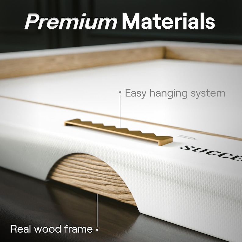 Puede incluir: Primer plano de una impresi&oacute;n en lienzo con una superficie blanca y un marco de madera real. El texto "Premium Materials" est&aacute; en la parte superior. La impresi&oacute;n presenta un sistema de colgado f&aacute;cil.