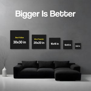 Pode incluir: Uma compara&ccedil;&atilde;o de diferentes tamanhos de impress&otilde;es em tela preta, com o texto "Bigger Is Better" no topo. Os tamanhos s&atilde;o 30x30 polegadas, 20x20 polegadas, 16x16 polegadas, 12x12 polegadas e 8x8 polegadas.