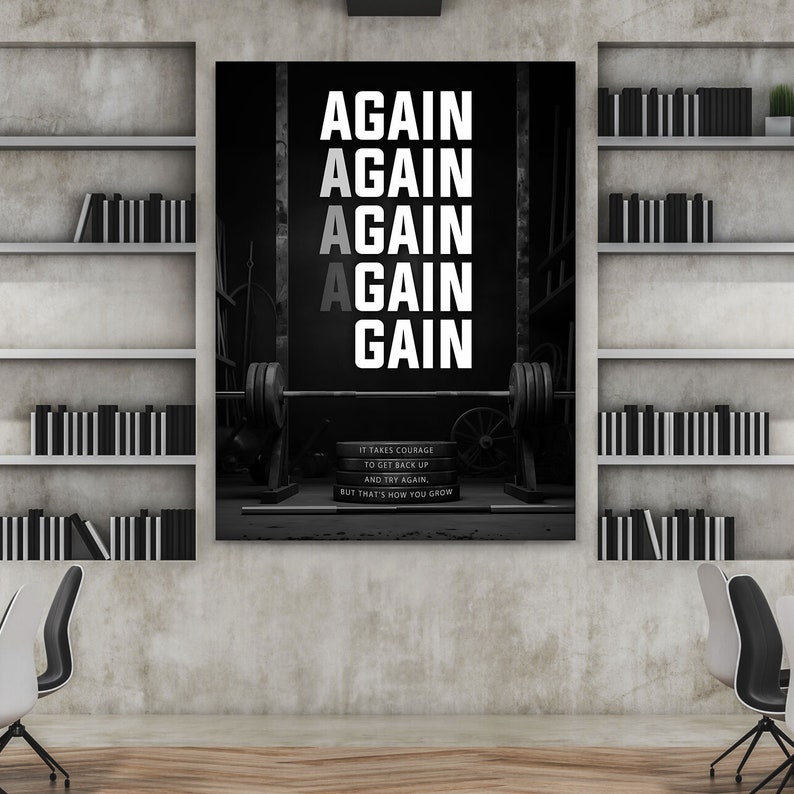 Puede incluir: P&oacute;ster motivacional en blanco y negro con las palabras "AGAIN AGAIN AGAIN AGAIN GAIN" y una cita sobre el coraje. El p&oacute;ster presenta una barra de pesas y pesas.