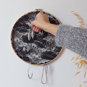 Round earring holder 27 cm / made with bamboo and recycled materials / gift idea / decor / Jewelry Storage / Recycled material