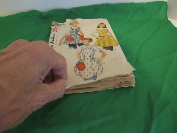 Vintage Simplicity Apron Pattern - image 1