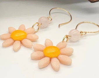 Daisy Earrings, White Floral Earring, Polymer Clay Earrings, Statement Jewellery, Lightweight Everyday Earring, Durable Summer Jewellery