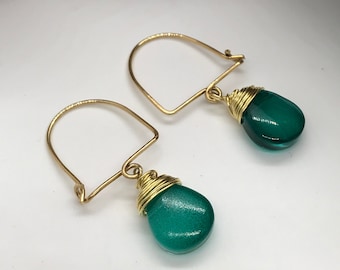 Arch Shaped Earring, Raw Brass Earrings, Boho Dangle earrings, Colourful Green Earrings, Minimalist Earrings, Glass Beaded Earrings
