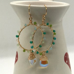 Pendiente de gota con cuentas, pendientes chapados en oro, pendientes de aro de oro, pendientes coloridos, pendientes minimalistas, pendientes con cuentas de vidrio, joya terrosa imagen 3