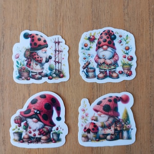 Adesivi Spring Ladybug Gnomes 4 pezzi, rossi e neri, simpatici gnomi