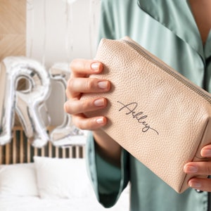 Cute leather makeup bag, Bridesmaid gift, Personalized makeup bag for women, Bachelorette party gift, Monogrammed cosmetic bag