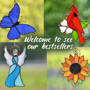 Puede incluir: Cuatro atrapasoles de vidrio: una mariposa azul, un cardenal rojo con una flor blanca, un &aacute;ngel azul y un girasol naranja. Bienvenido a ver nuestros bestsellers.