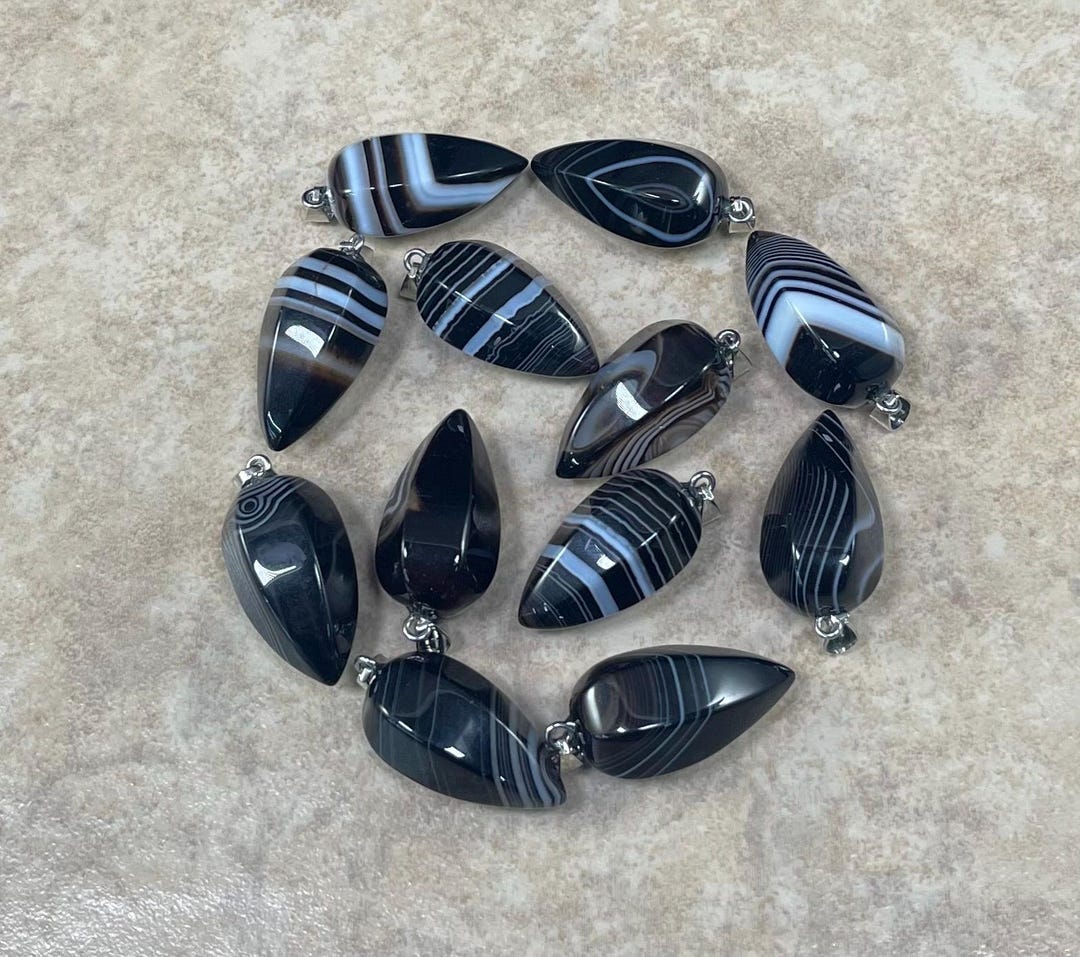 サードニクス（別名：縞瑪瑙）、カットポイントペンダント、15 x 30 mm