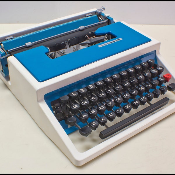 Olivetti, Underwood 315 Portable Typewriter - Vintage 1970s Fab, Mod, 2 Tone, Blue & White Working Typewriter Made in Spain - Free Shipping