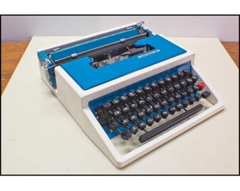 Olivetti Underwood 315 Portable Typewriter Vintage 1970s Fab, Mod, 2 Tone, Blue & White Working Spain