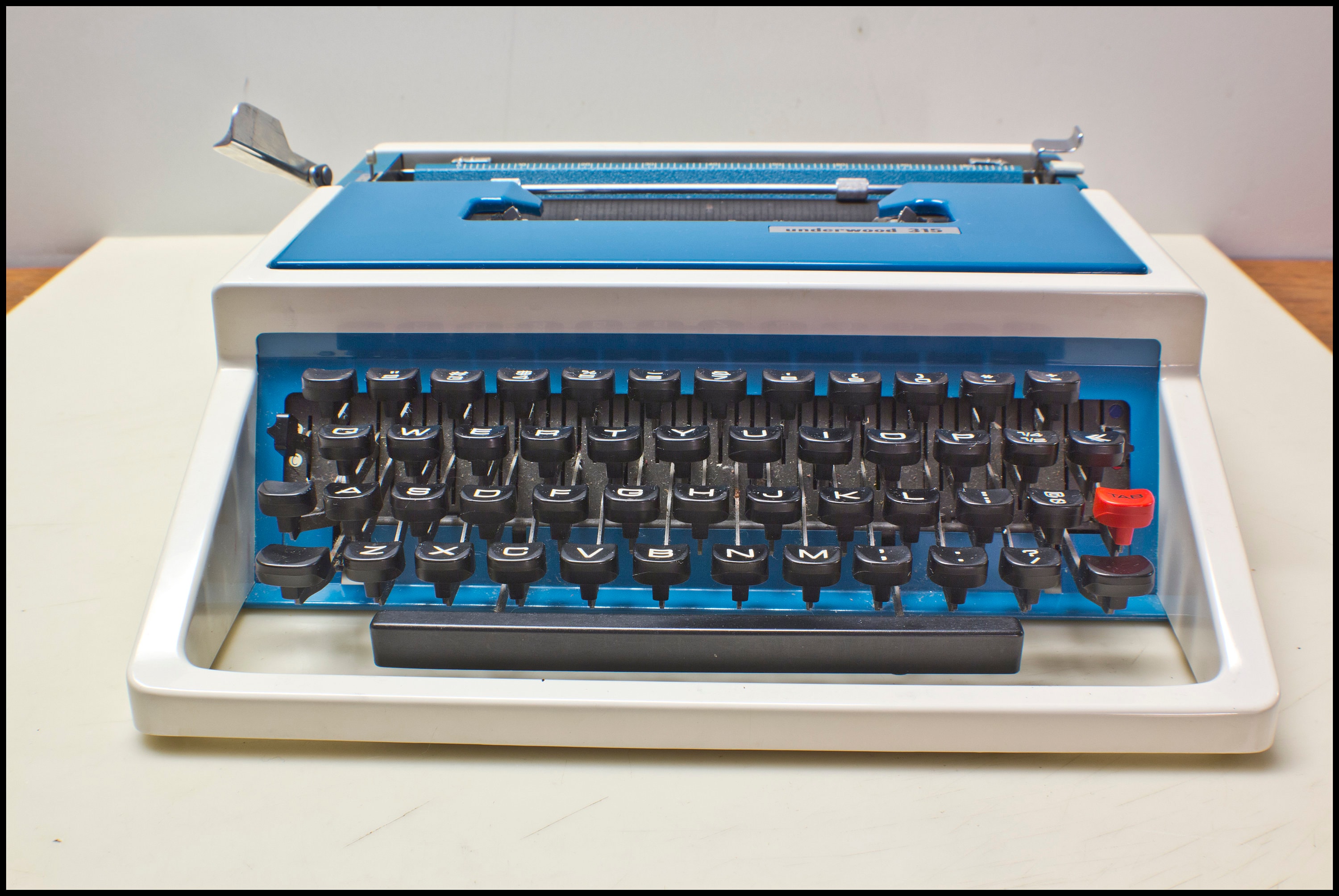 【2025A/W新作★送料無料】 Olivetti, 1970s Vintage - Typewriter Portable 315 Underwood コンピュータ・IT