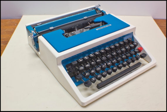 Olivetti 315 タイプライター ビンテージ Olivetti 315 Blue Vintage Typewriter - Works Great, Good