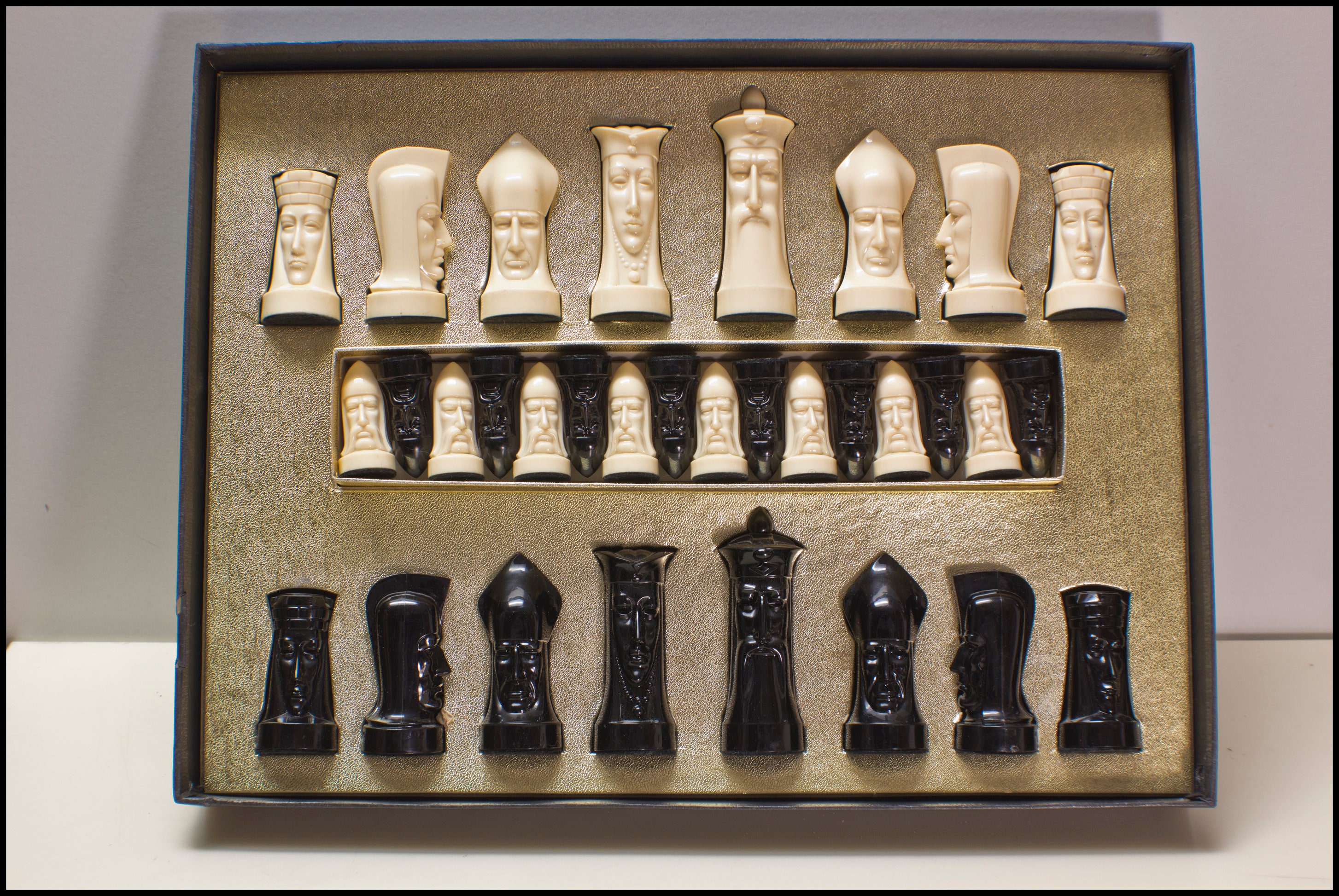 Chess Set No. 243, Chestnut Leather Game