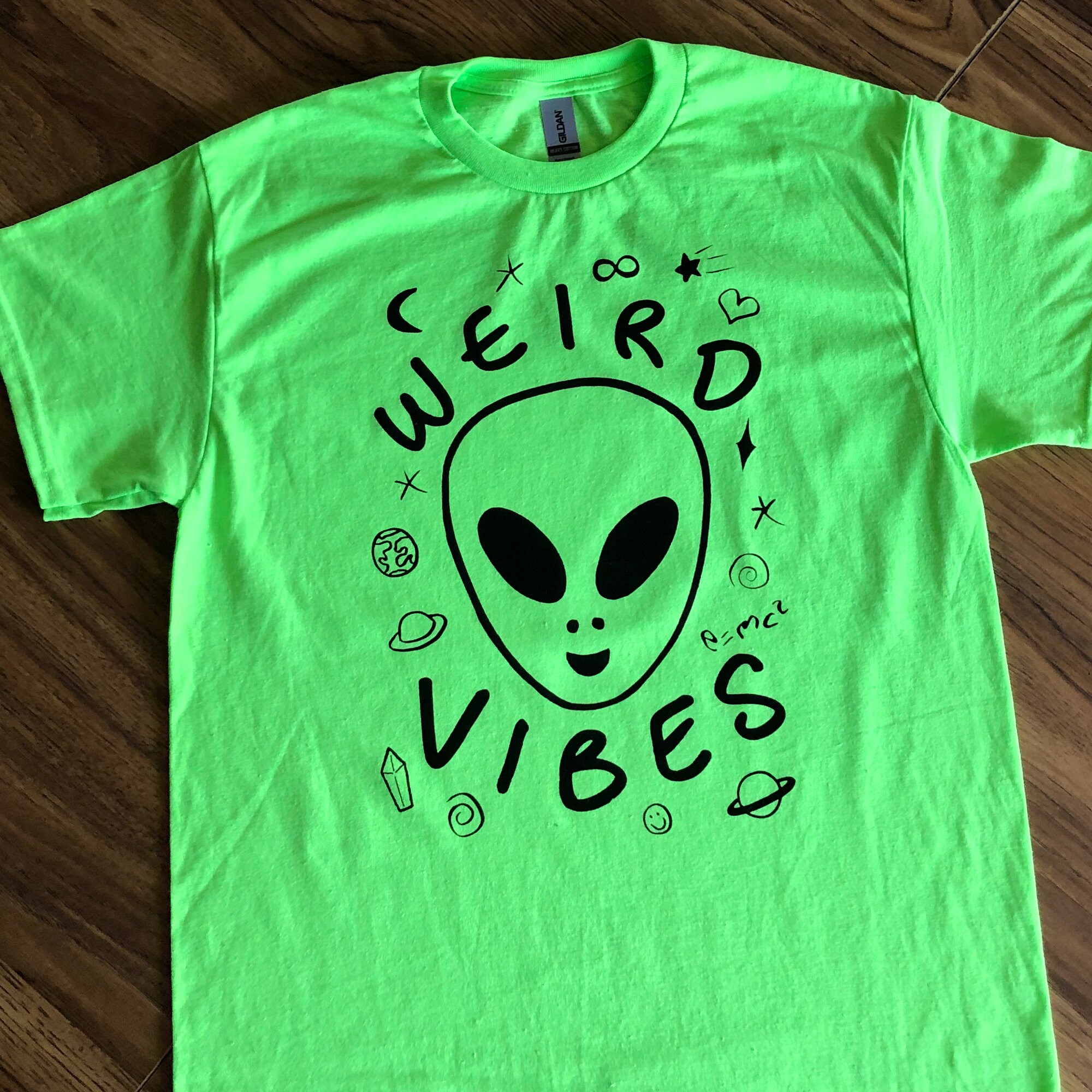 Weird Vibes Alien Graphic Tshirt / Surreal Screen Printed Tee Etsy