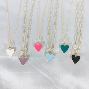 Collar con cadena de clip de corazón pequeño o cadena simple chapada en oro (blanco, rosa, azul, morado, negro)