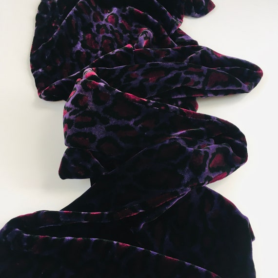 Vintage purple leopard print velvet scarf - image 6
