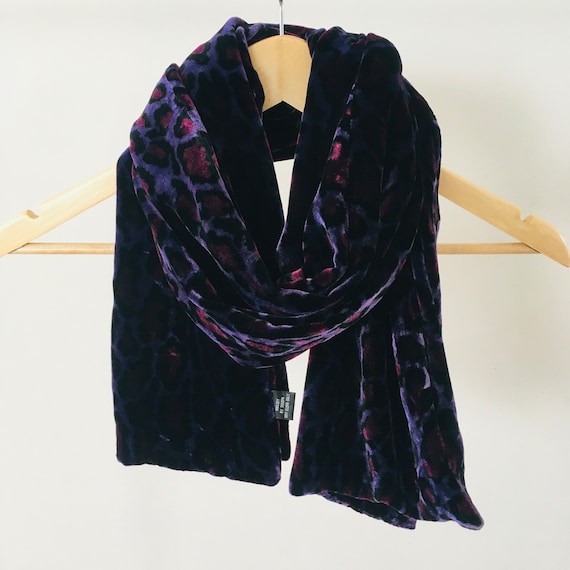 Vintage purple leopard print velvet scarf - image 2