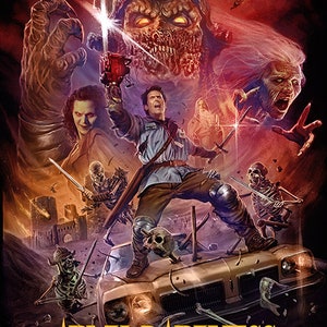 Puede incluir: Un póster de película para la película "Army of Darkness" con un hombre sosteniendo una motosierra y de pie sobre un coche. El hombre está rodeado de esqueletos, un demonio y una bruja. El póster tiene un tema oscuro y de fantasía.
