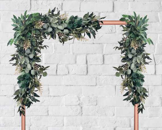 30+ Greenery Wedding Ideas That Are Actually Gorgeous---diy wedding  reception decorations with hanging greenery chan…