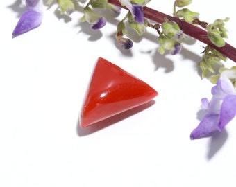 Röd korall ädelsten: Triangulär ädelsten, 4,71 ct