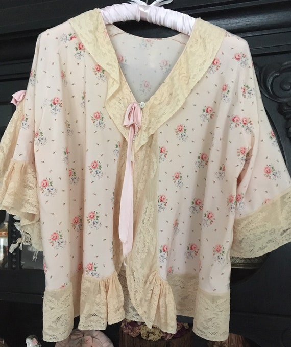 Old Boudoir Jäckchen Bedjacket