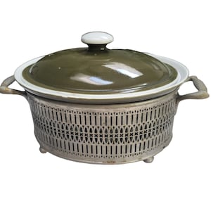 Vintage HALL Oval Green Casserole Dish With Lid And Metal Stand Trivet