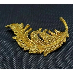 Vintage Gold Tone Feather Leaf Brooch Pin Ladies Jewelry Textured Vein Rib