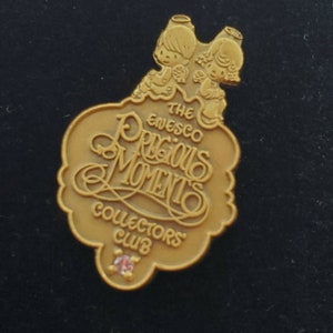 Precious Moments Collectors Club Lapel Pin Diamond Chip
