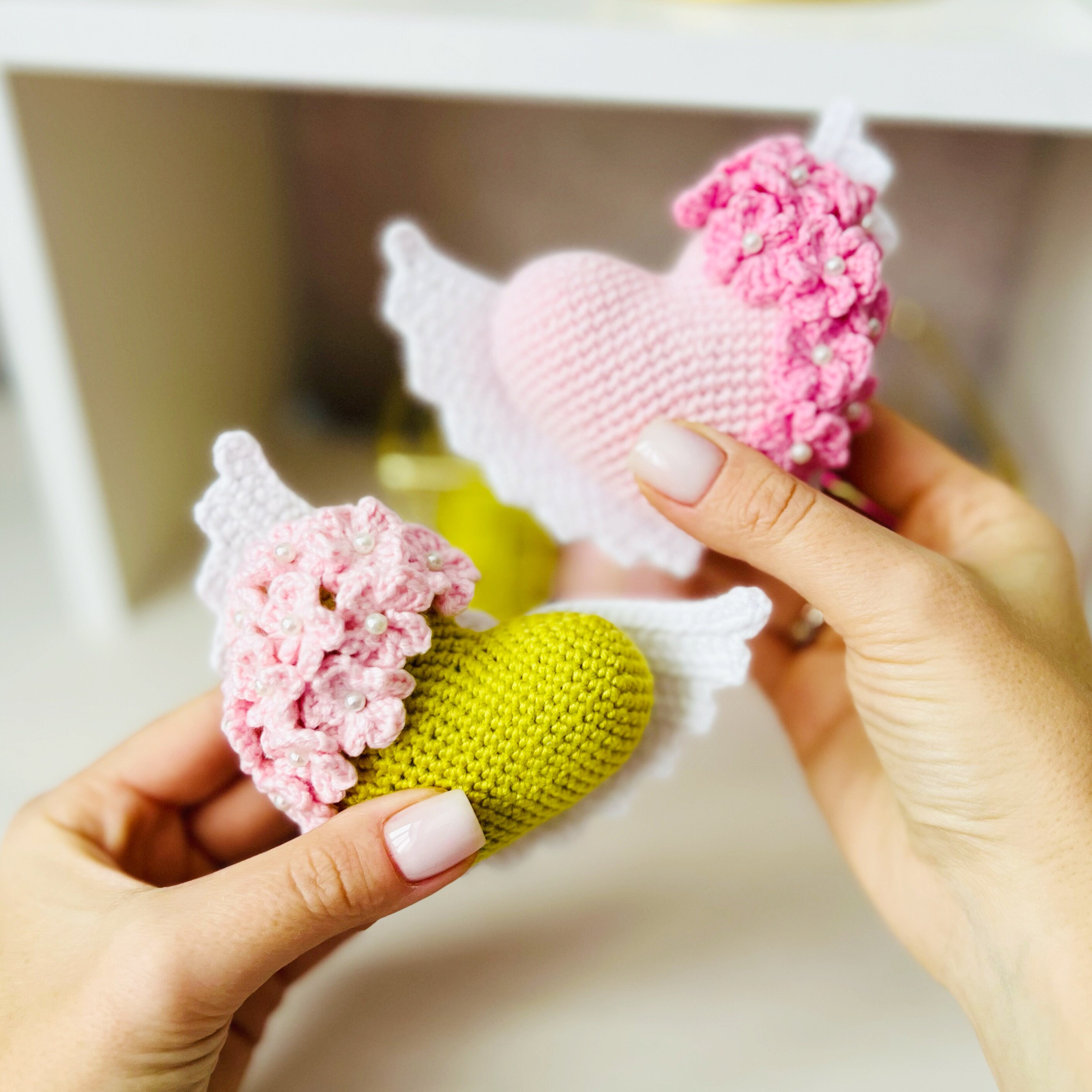 かぎ針編みの羽根付きハートのパターン、あみぐるみオーナメント（PDF