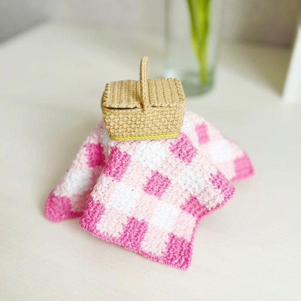 Crochet basket PATTERN, crochet blanket pattern, amigurumi doll accessories, doll blanket crochet pattern, mini plaid for amigurumi doll