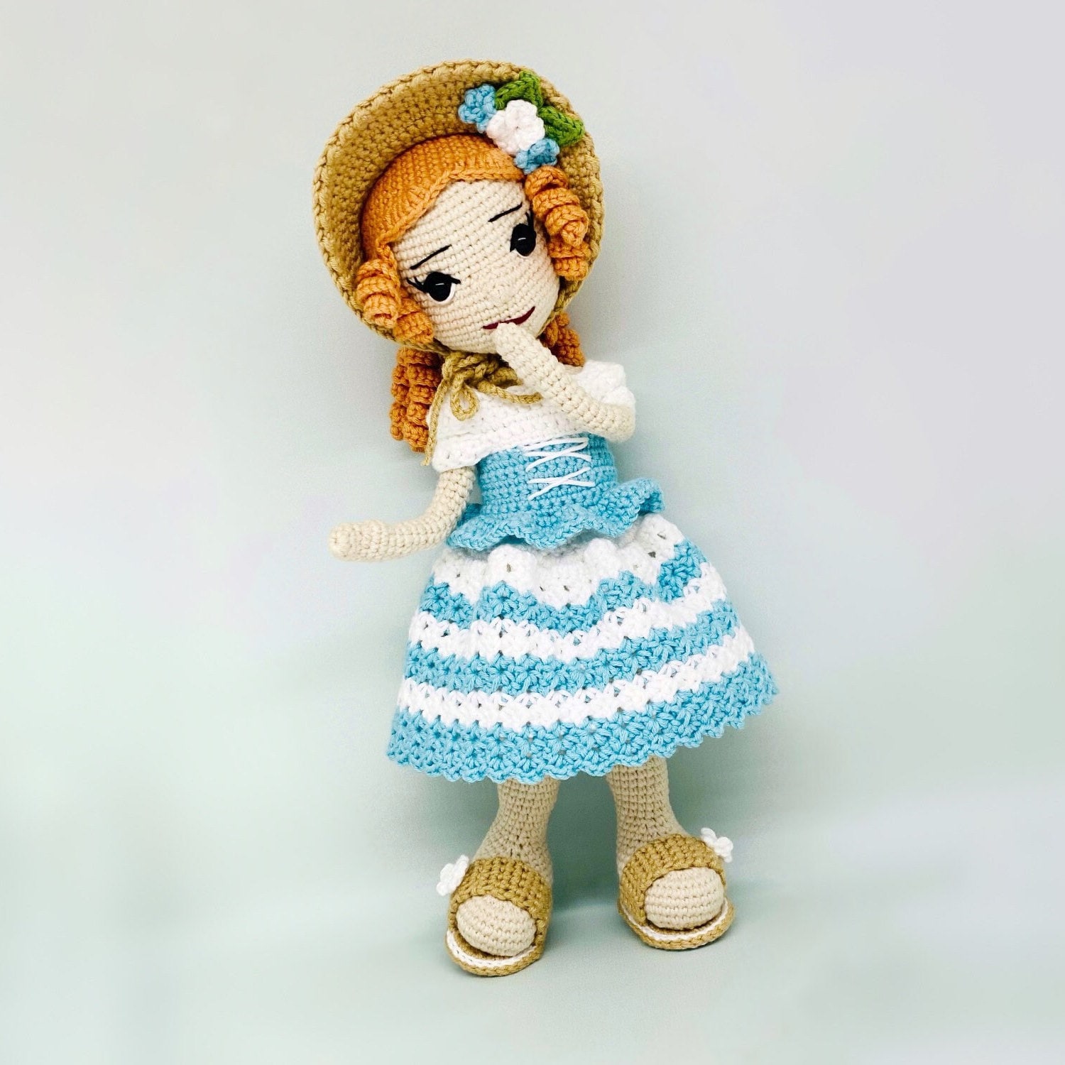 Muñeca costurera best sale amigurumi