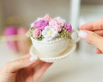 MOTIF de tasse au crochet, tasse modèle amigurumi avec fleurs, tasse fleur au crochet cadeau fête des mères, modèle fête des mères au crochet amigurumi