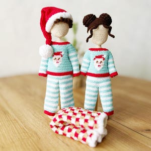 Amigurumi Puppenkleidung Muster, Puppenschlafanzug Häkelmuster, Amigurumi Puppenkleidung, gehäkelte Puppenmütze Häkelmuster, Puppenkleidung Häkelmuster