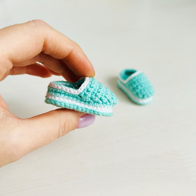 Amigurumi doll clothes pattern, crochet doll outfit image 5