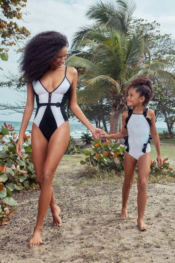 mum and daughter matching bikini